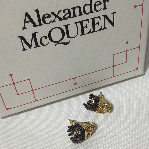 Alexander McQueen Skull Earrings Gold and Black - Picture 1 of 4